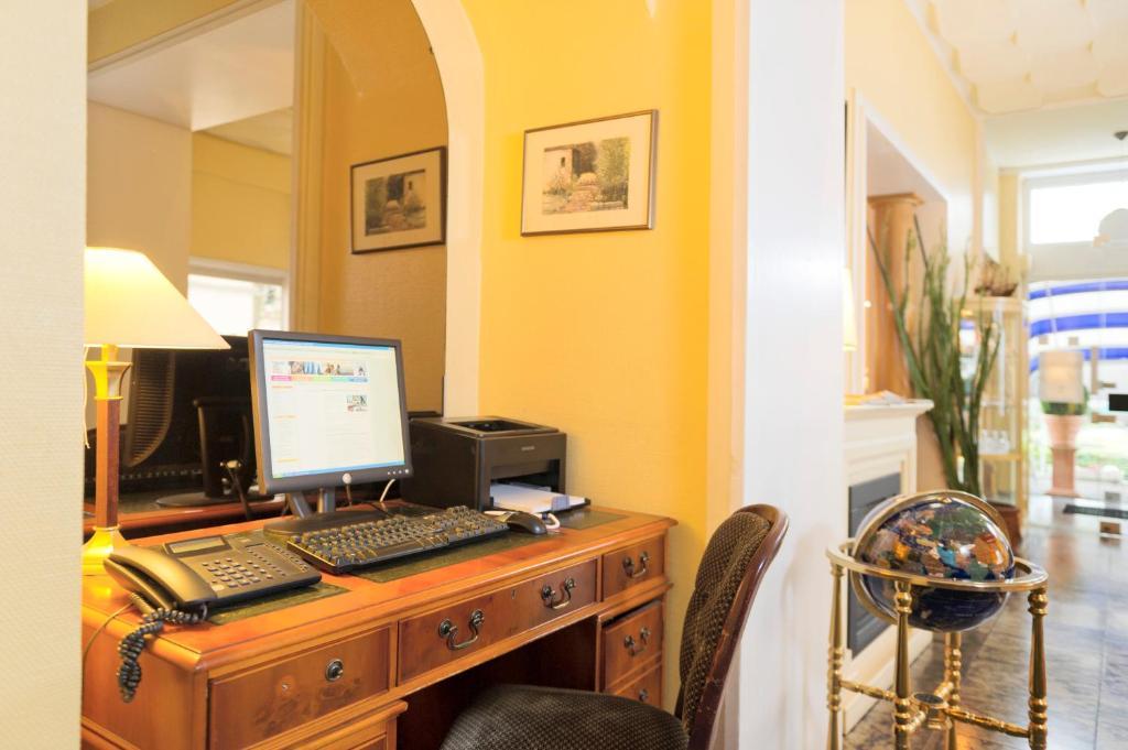 Hotel Eden Am Kurpark Бонн Екстер'єр фото