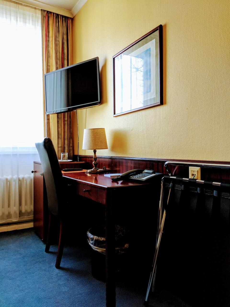 Hotel Eden Am Kurpark Бонн Екстер'єр фото